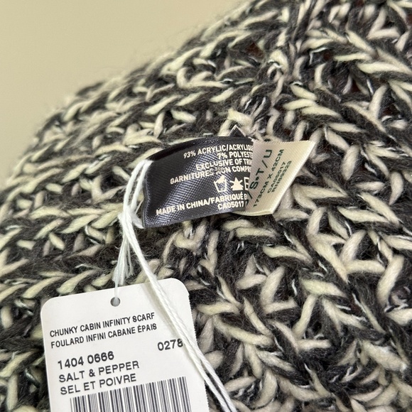 Roots Red and Gray Cozy Chunky Cabin Infinity Scarf - Picture 5 of 5